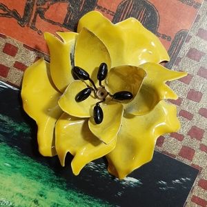 Vintage • mid-century flower pin brooch